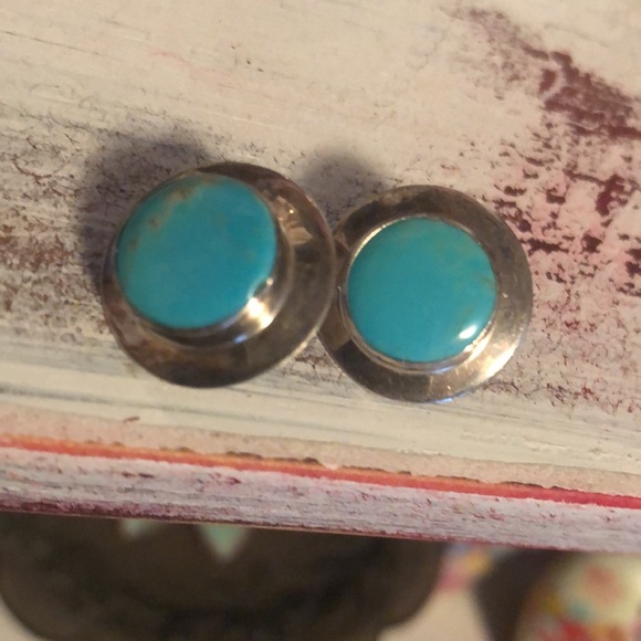 Beautiful Turquoise & Silver Pierced Earrings - Picture 4 of 9